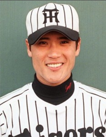 まずは、実際にどれくらい顔が変わっているのかを見るために新庄剛志さんの過去の画像と現在の画像を比較してみた。 【過去の画像】
