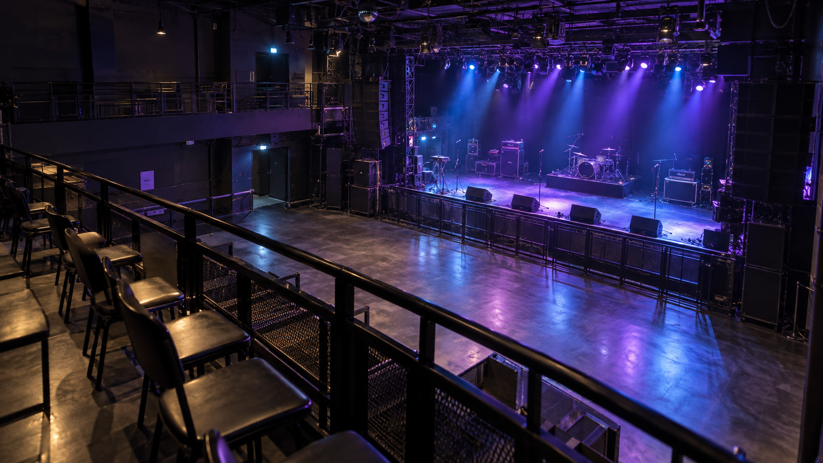 周南RISING HALLの2階席から見たステージ